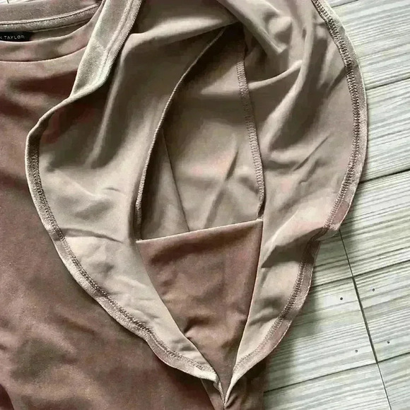 NWT Ann Taylor flutter sleeve crew neck pullover velvet top - Picture 9 of 9